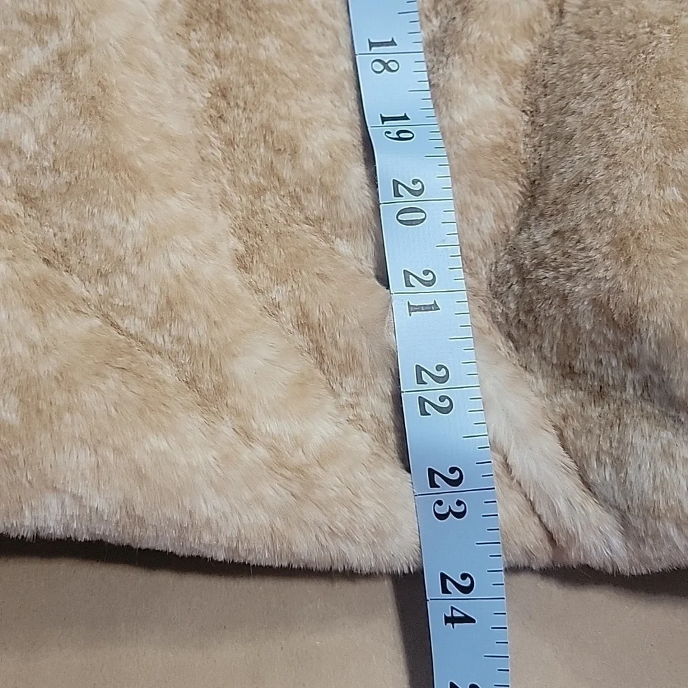 Jack by BB Dakota. Size M. Faux Fur Cropped Jacket. NEW with Tag! - Picture 8 of 11